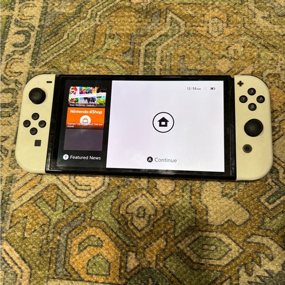 Nintendo Switch OLED - Picture 2 of 3